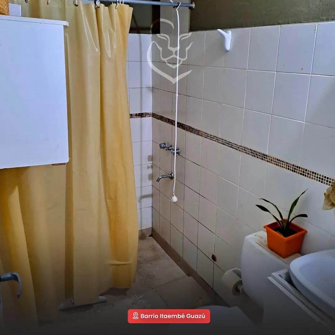 Casa en  barrio Itaembé Guazú - 3 hab