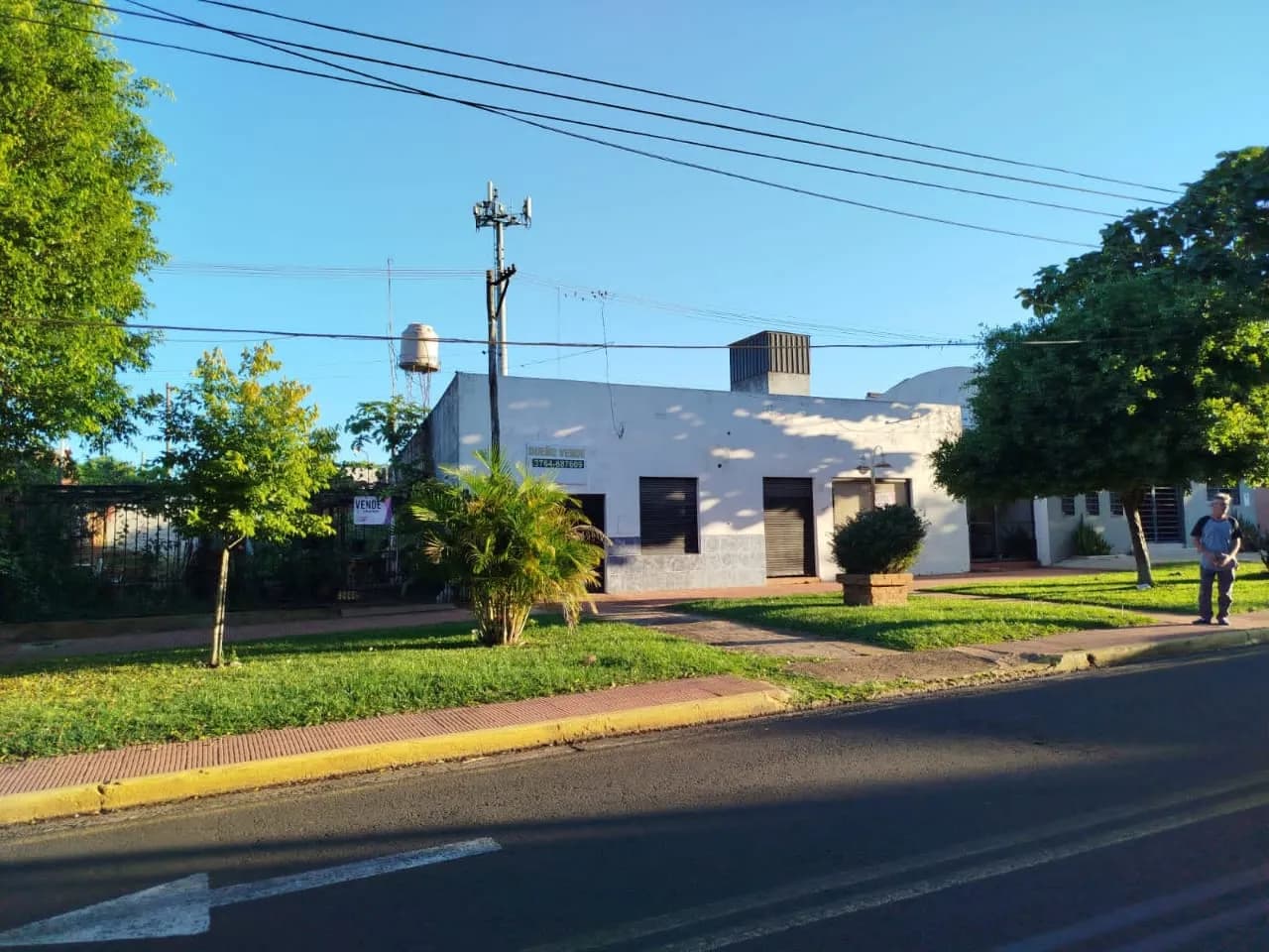 Propiedad en venta con jardín frontal