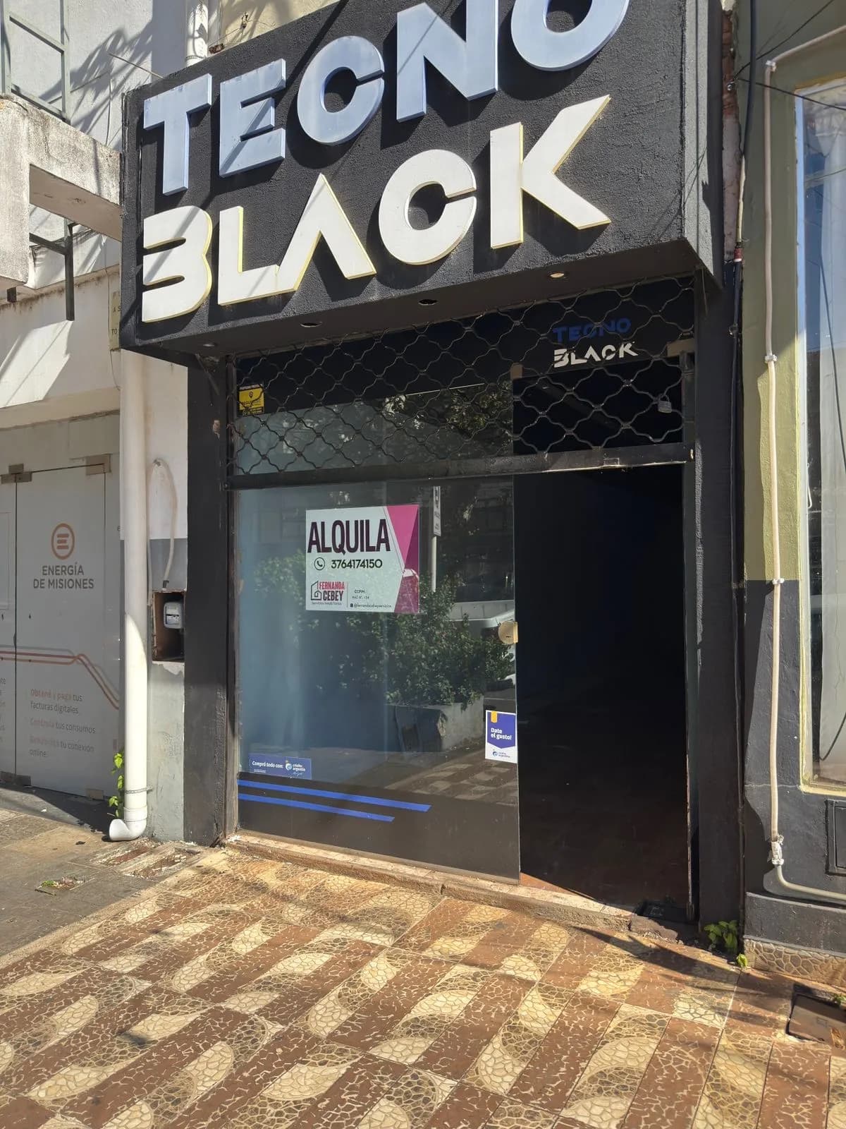 Fachada de local comercial en alquiler