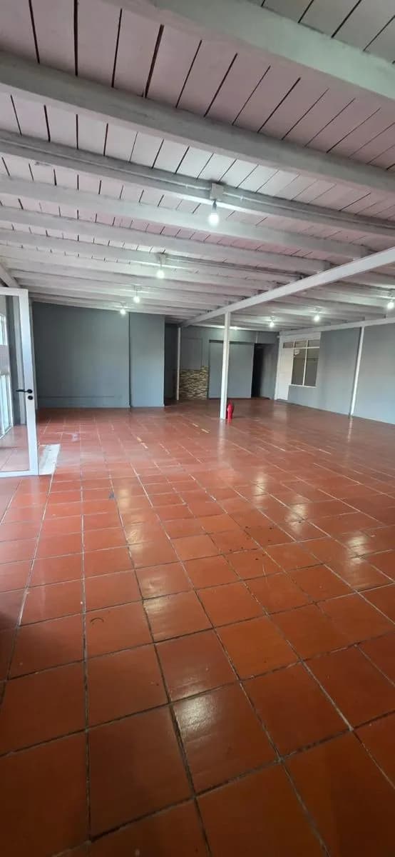 Local de 130m2 en Rotonda de Posadas