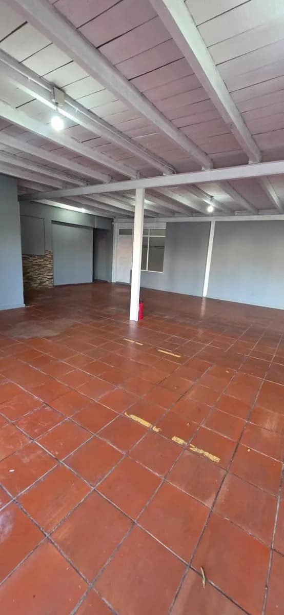 Local de 130m2 en Rotonda de Posadas