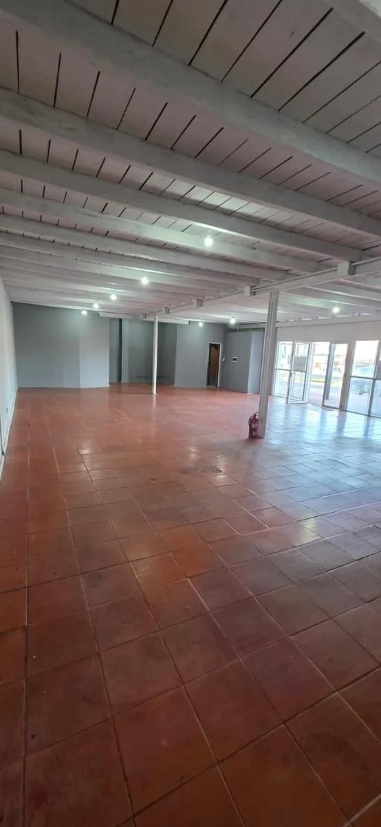 Local de 130m2 en Rotonda de Posadas