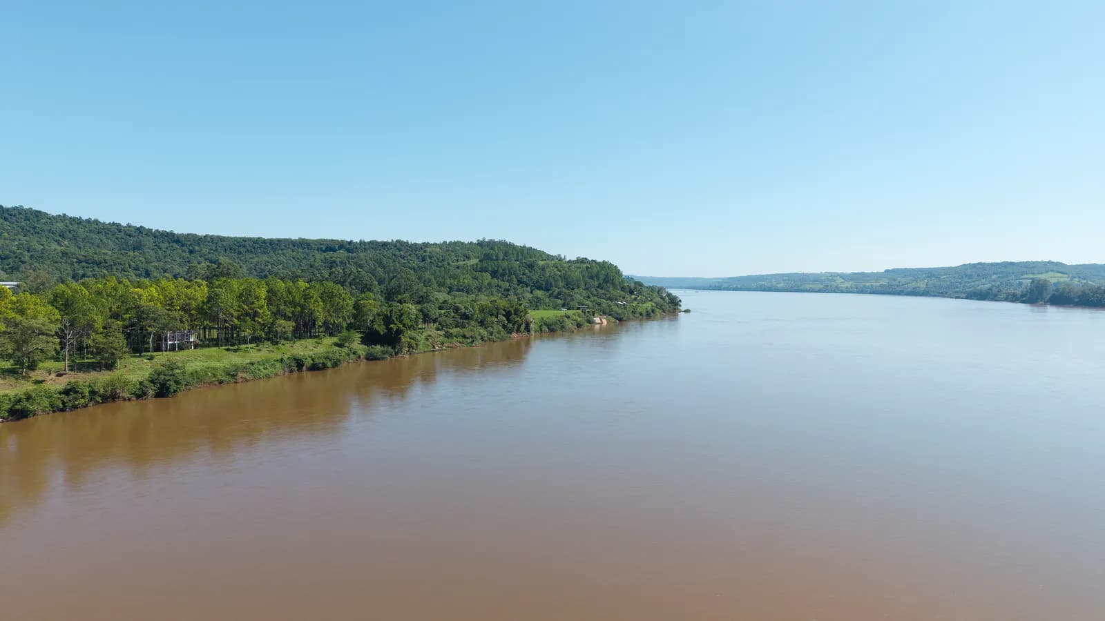 Propiedad con amplia vista al río