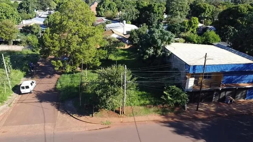 Vista aérea de propiedad en esquina