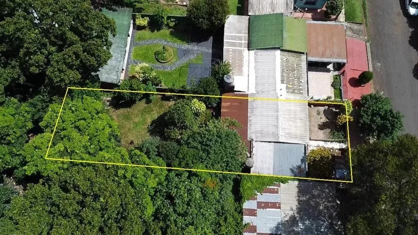 Vista aérea de terreno delimitado