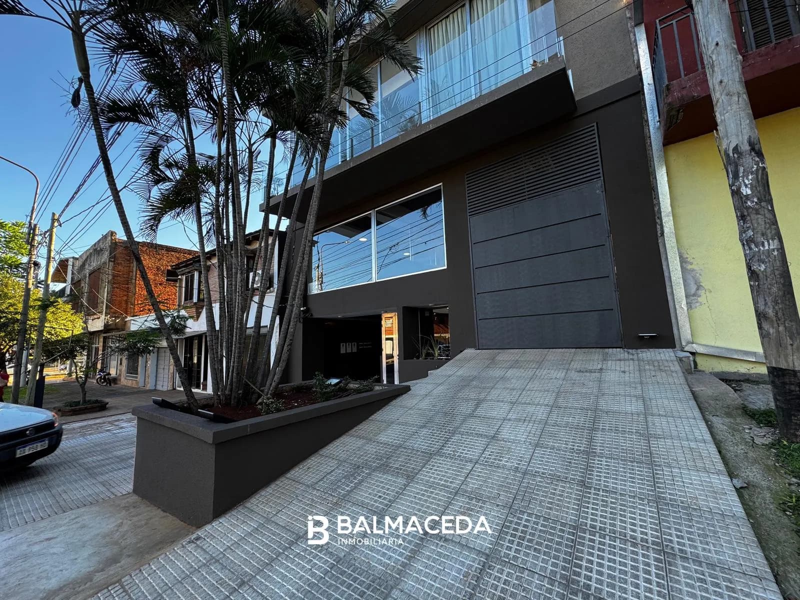 Departamento 2 dormitorios sobre Av. Rademacher