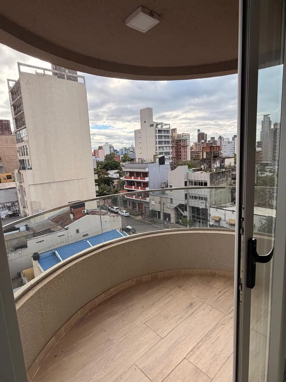 Balcón con vista a la ciudad