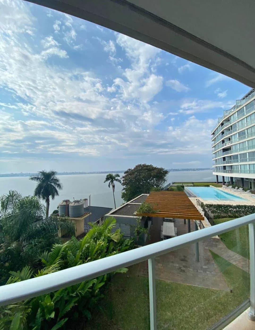 Vista al río desde el balcón