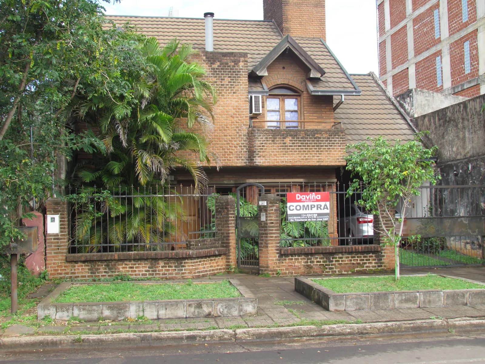 Casa de ladrillo visto en venta