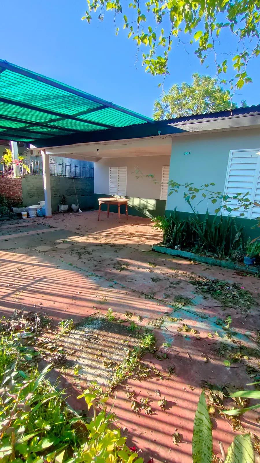 Casa con amplio patio techado