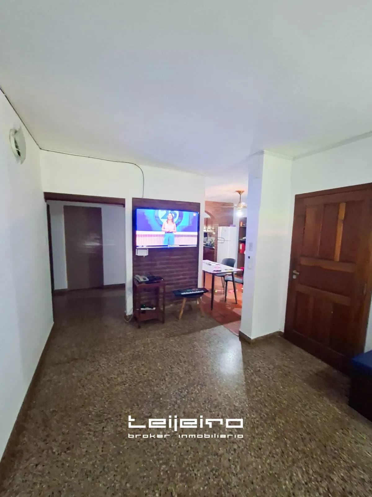 Living comedor con piso de granito