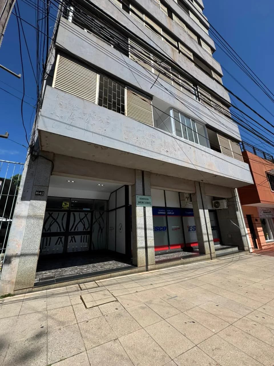 Fachada de edificio de departamentos