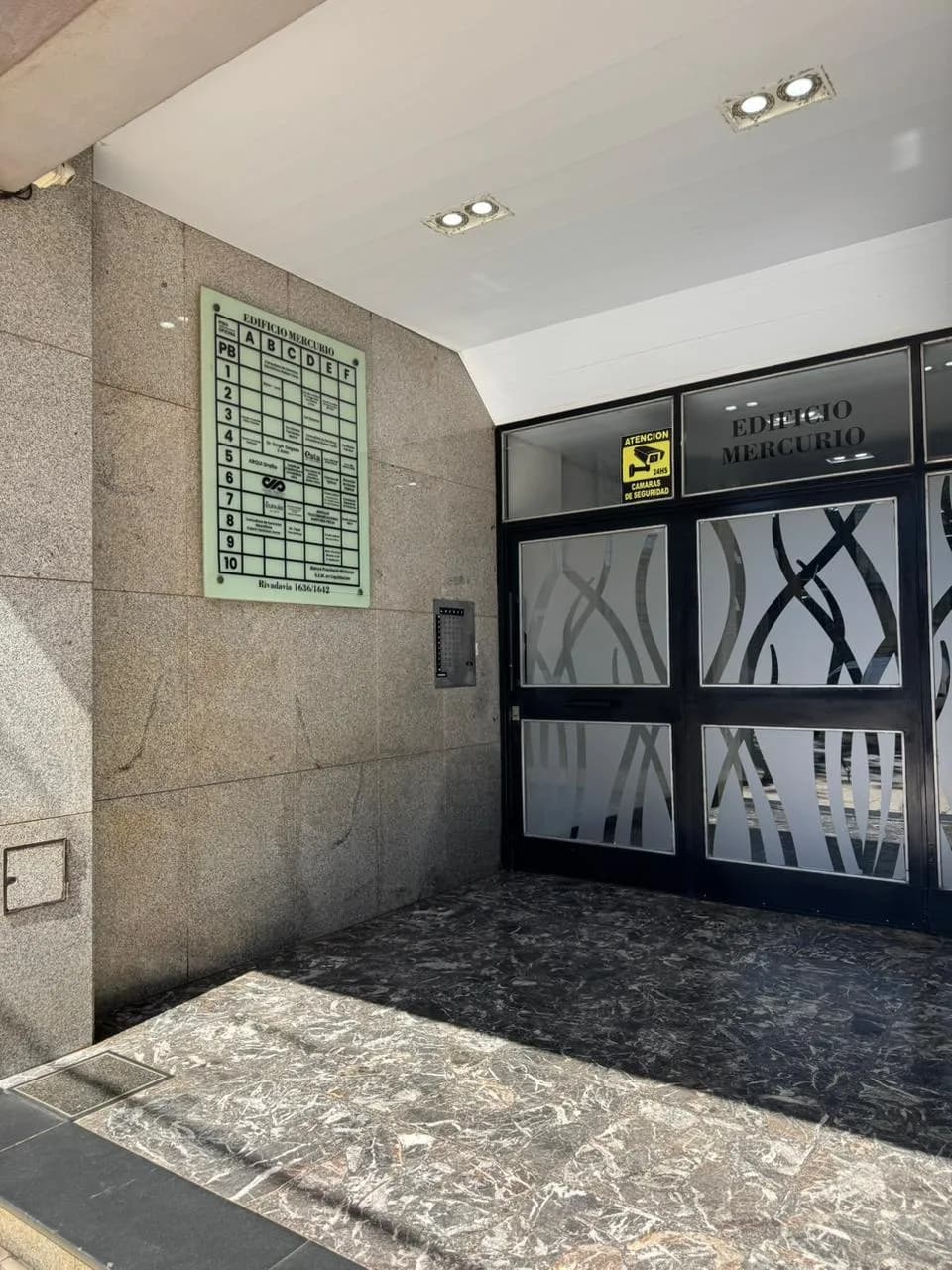 Entrada principal del Edificio Mercurio