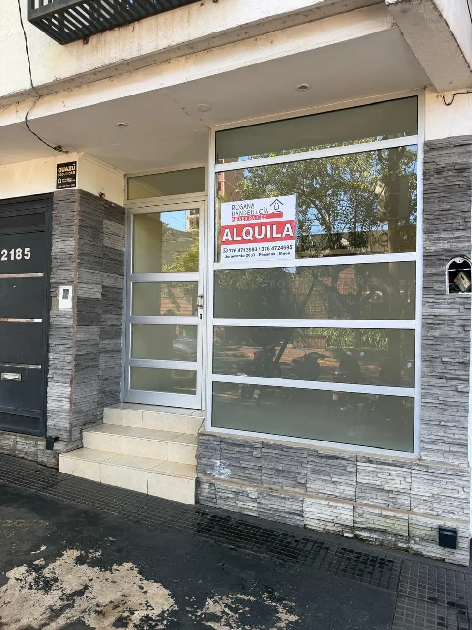 Fachada de local comercial en alquiler