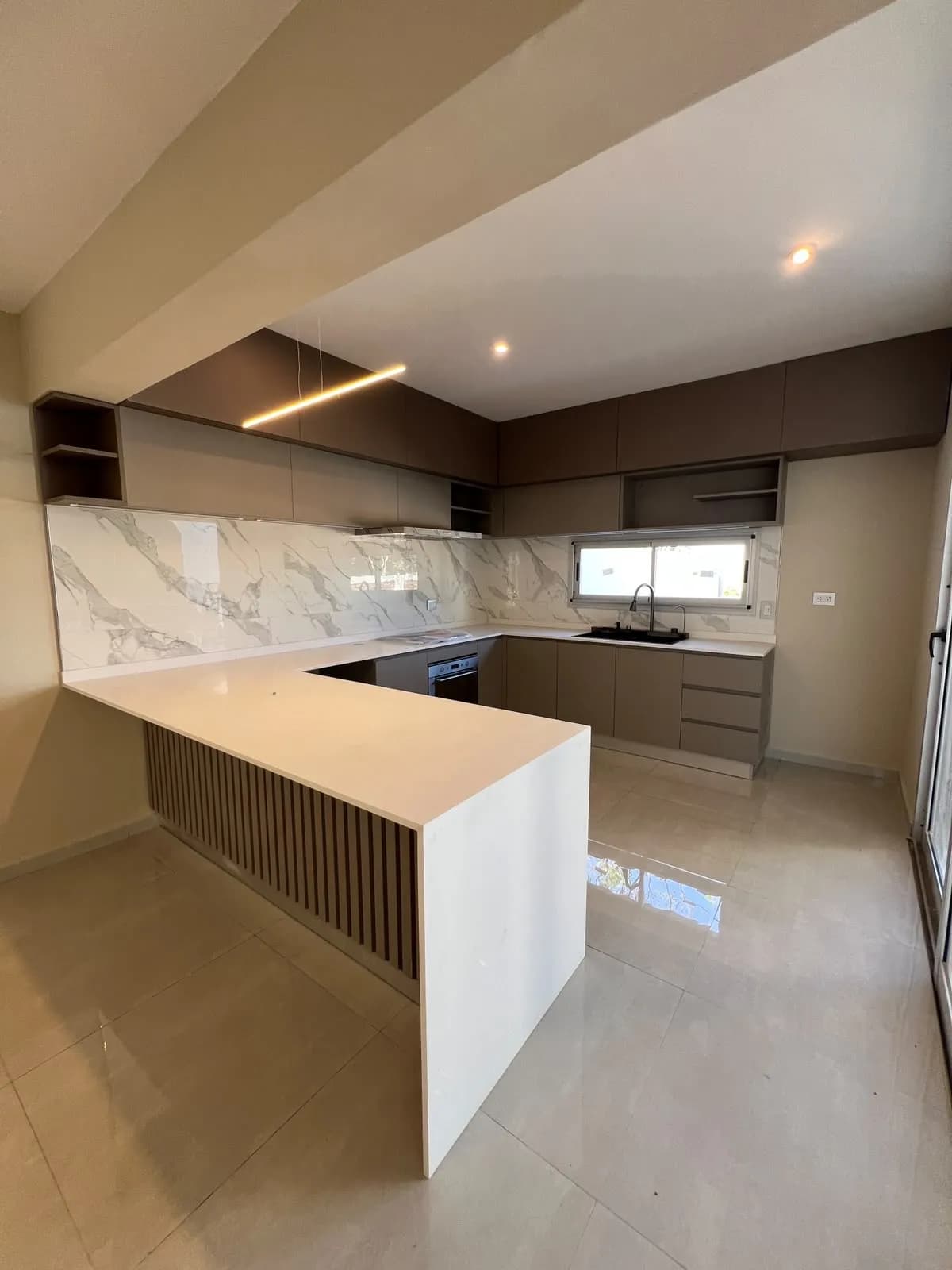 Cocina moderna de diseño elegante