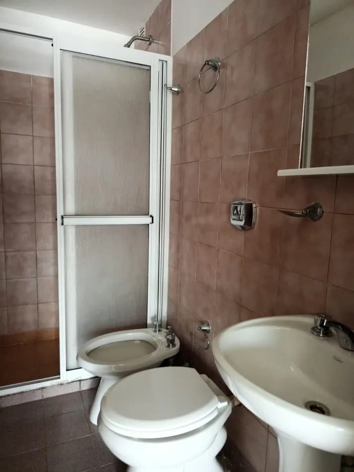 Baño completo con ducha y bidet