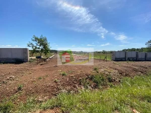 Terreno amplio con muros perimetrales