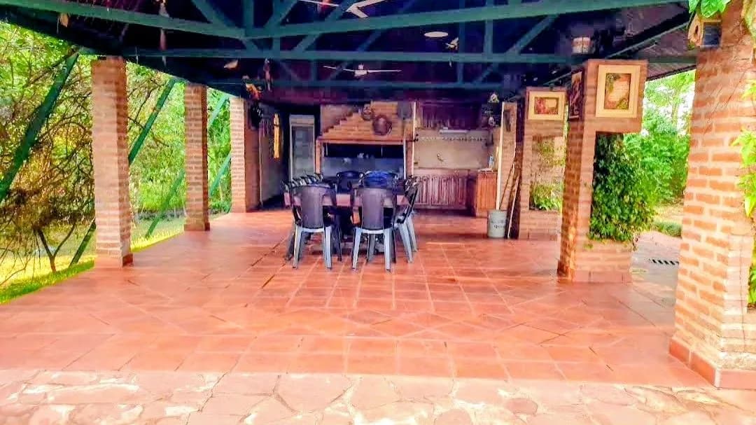 EN VENTA HERMOSA CASAQUINTA EN GARUPÁ