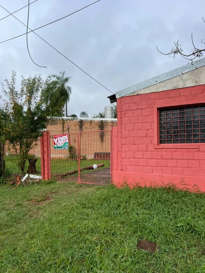 Casa de ladrillos rojos en venta