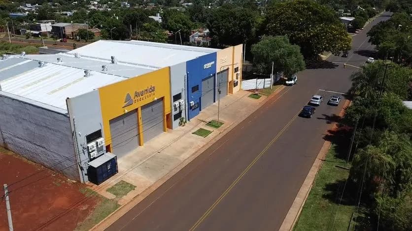 Vista aérea de galpones comerciales