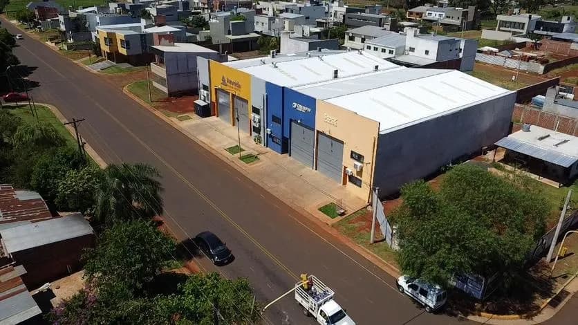 Vista aérea de galpones comerciales