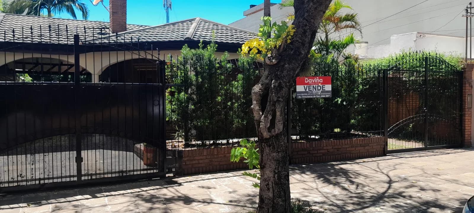 Casa de 3 dormitorios una sola planta en zona centro de Posadas con patio y cocheras