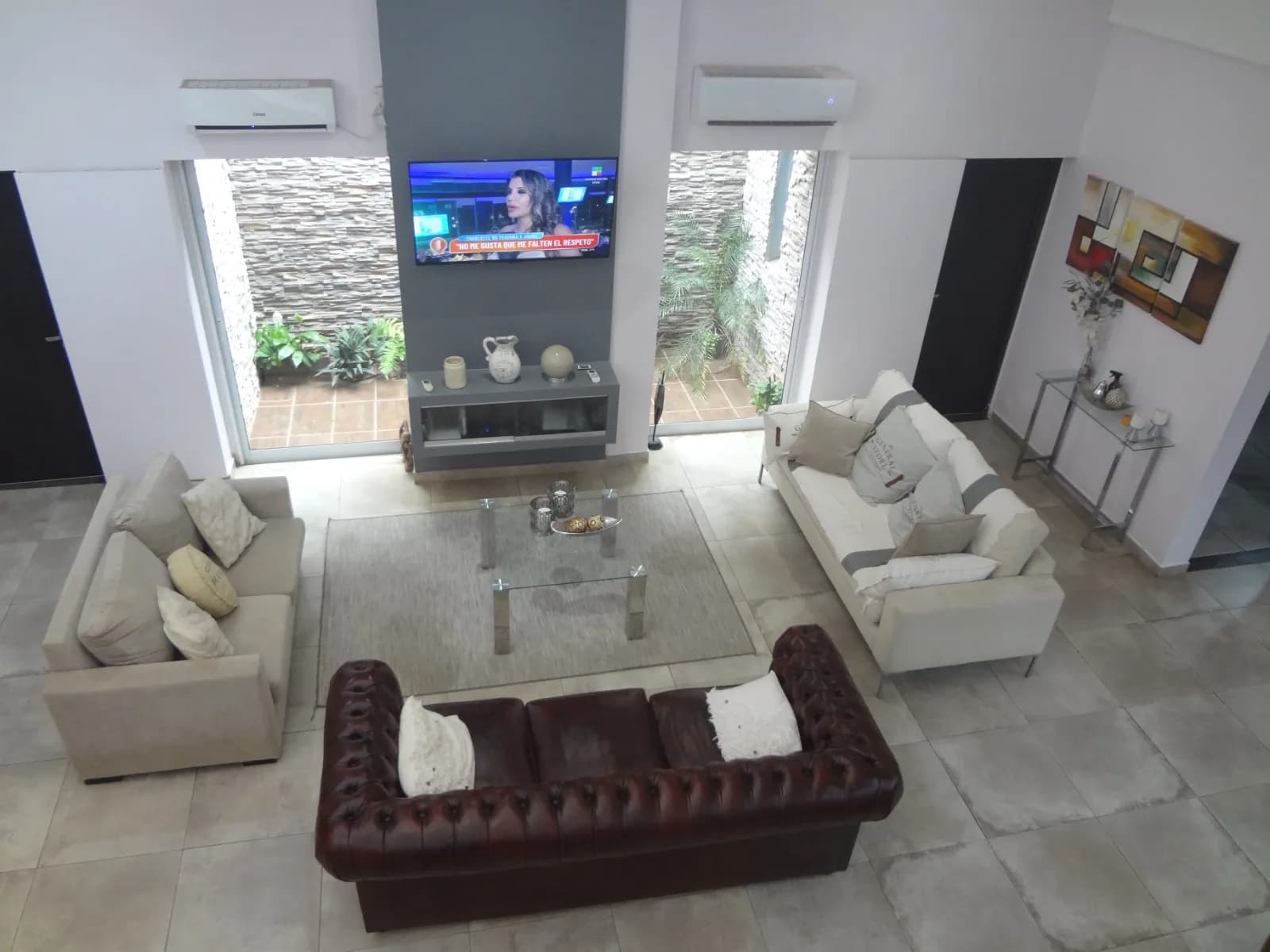 Casa de 3 dormitorios con piscina, quincho y cochera doble