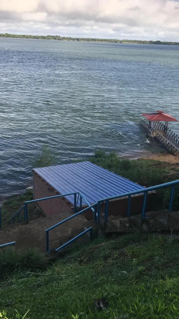 Casa en primera línea de playa. Puerto San Gara Boating Club Ituzaingó