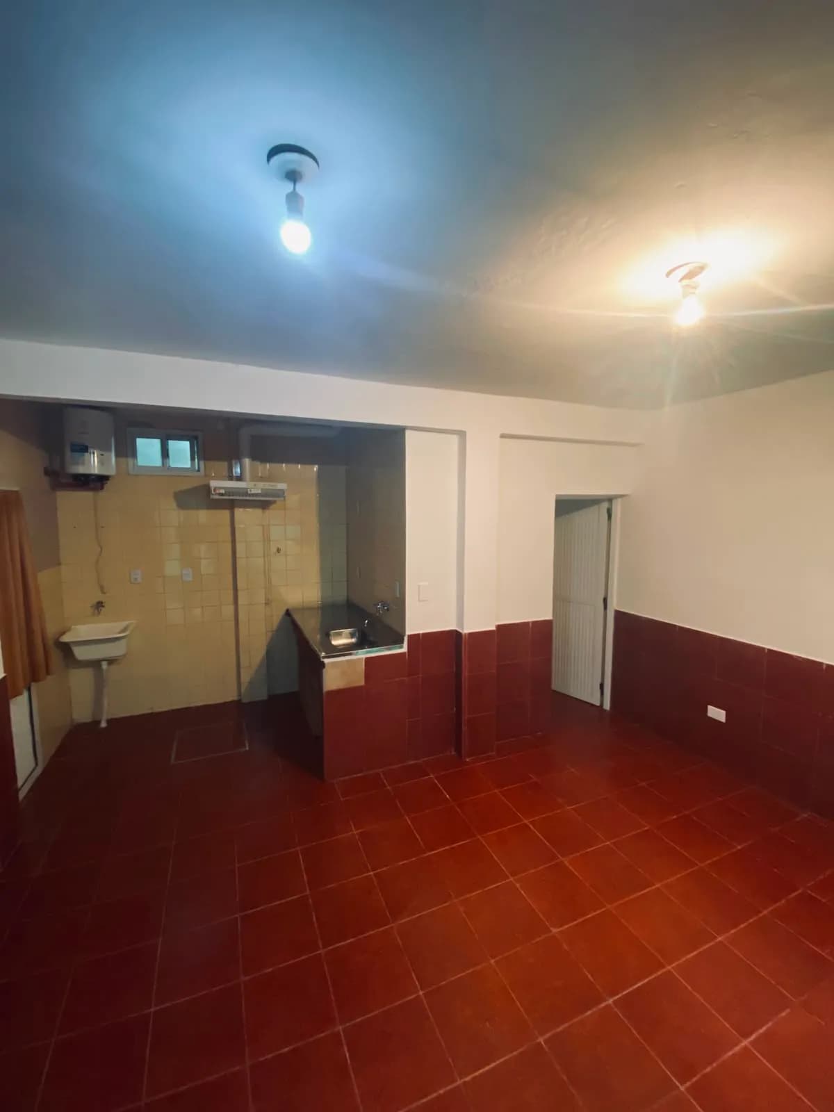 Ambiente amplio con cocina integrada