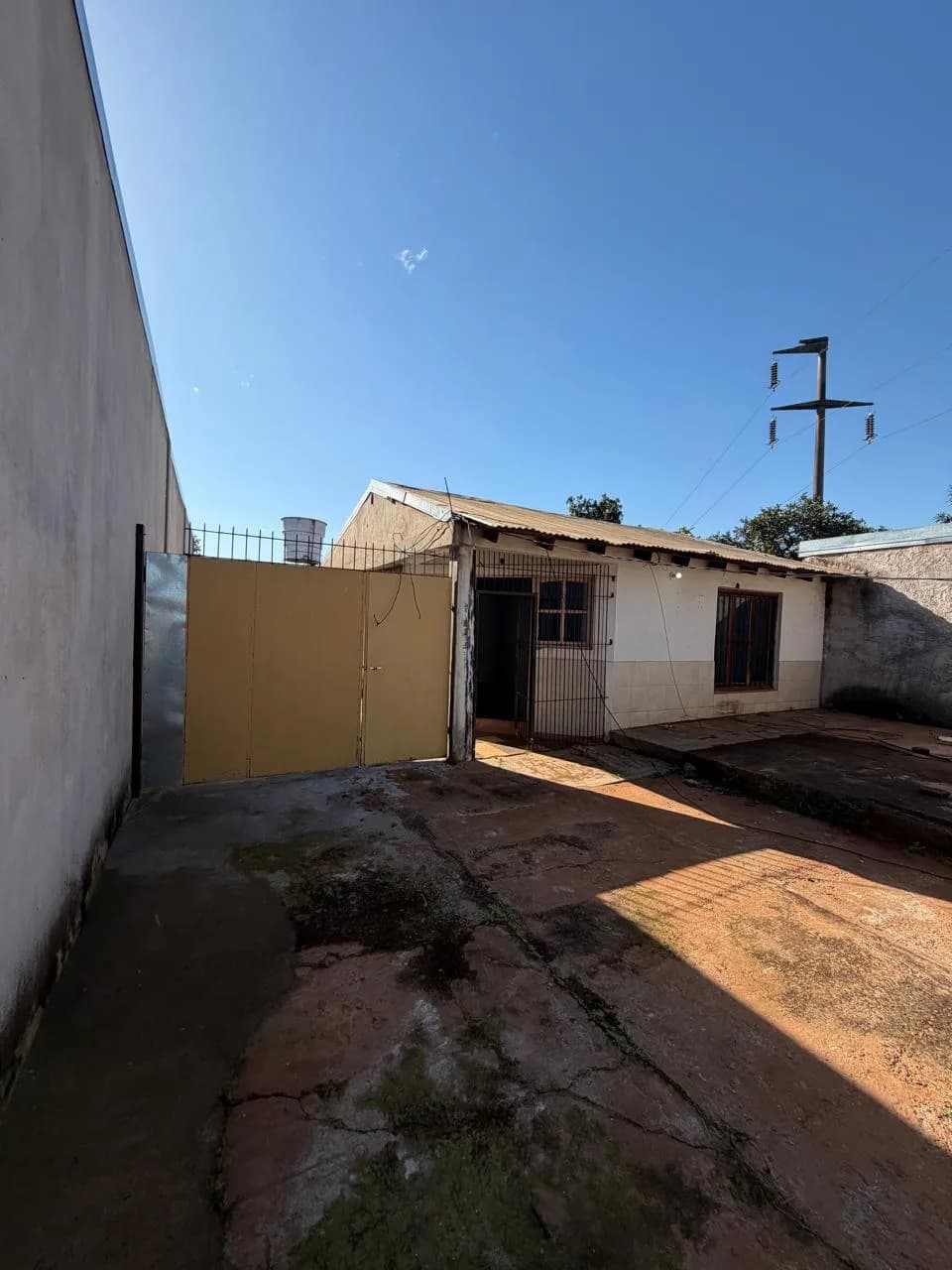 Casa sencilla con amplio patio