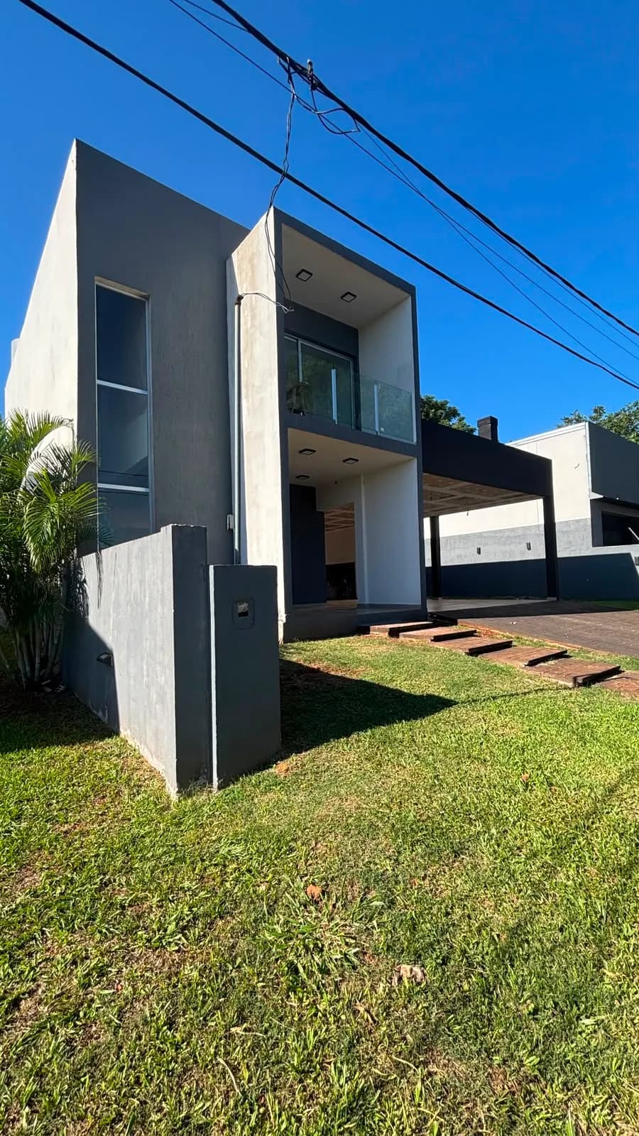 Casa moderna de dos plantas
