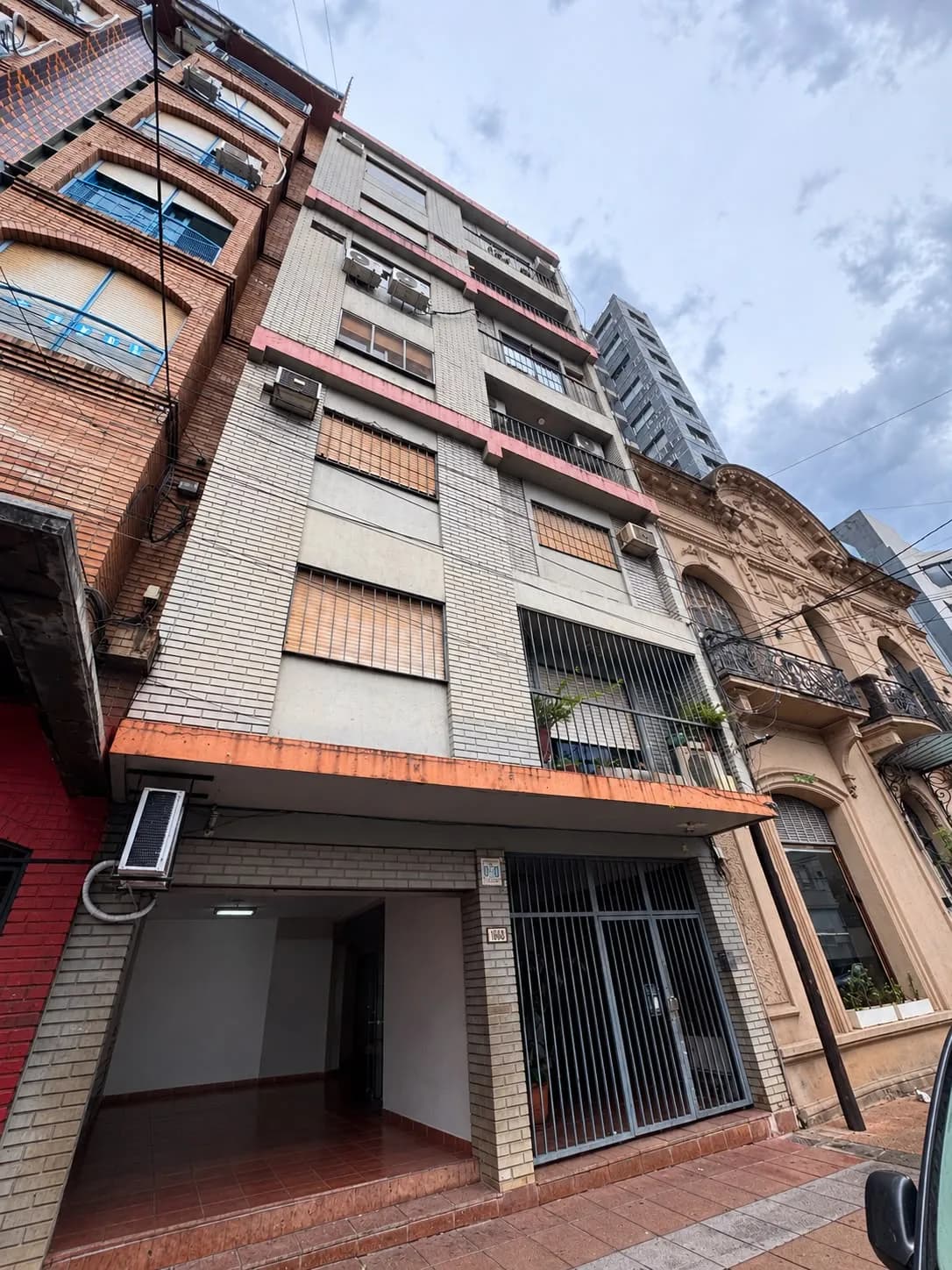 Fachada de edificio de departamentos