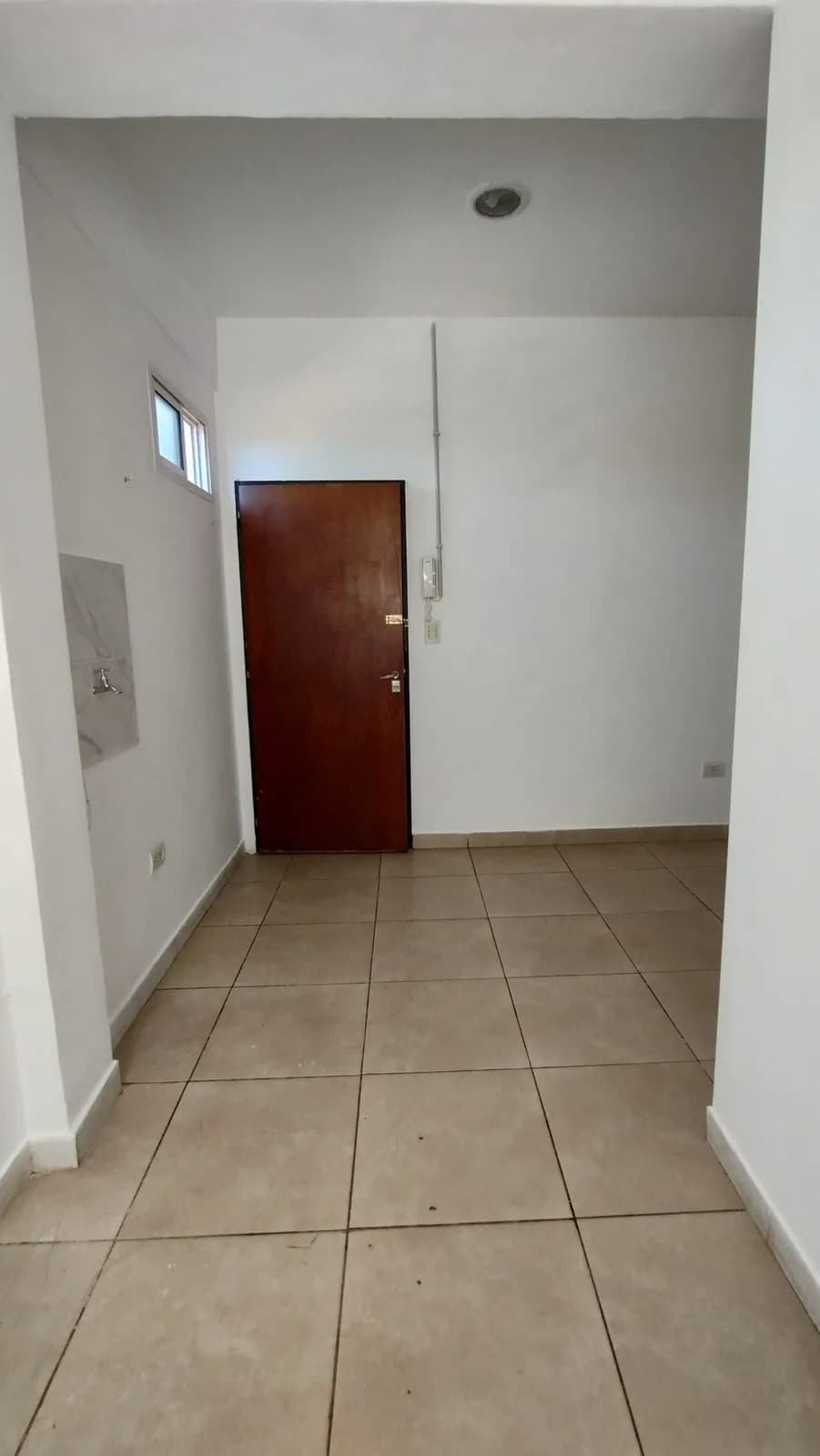 Alquila departamento de 1 dormitorio  sobre Av. Roque Perez
