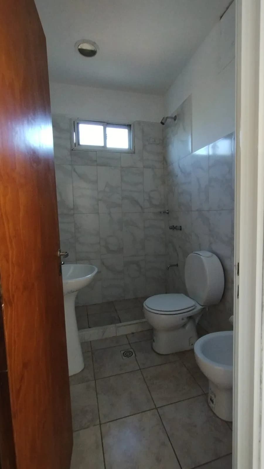 Alquila departamento de 1 dormitorio  sobre Av. Roque Perez