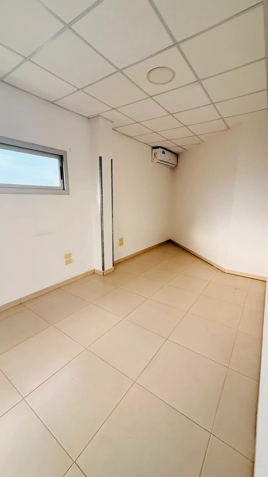 Alquila Oficina en Piso sobre Av. Sta. Catalina Zona Poder Judicial