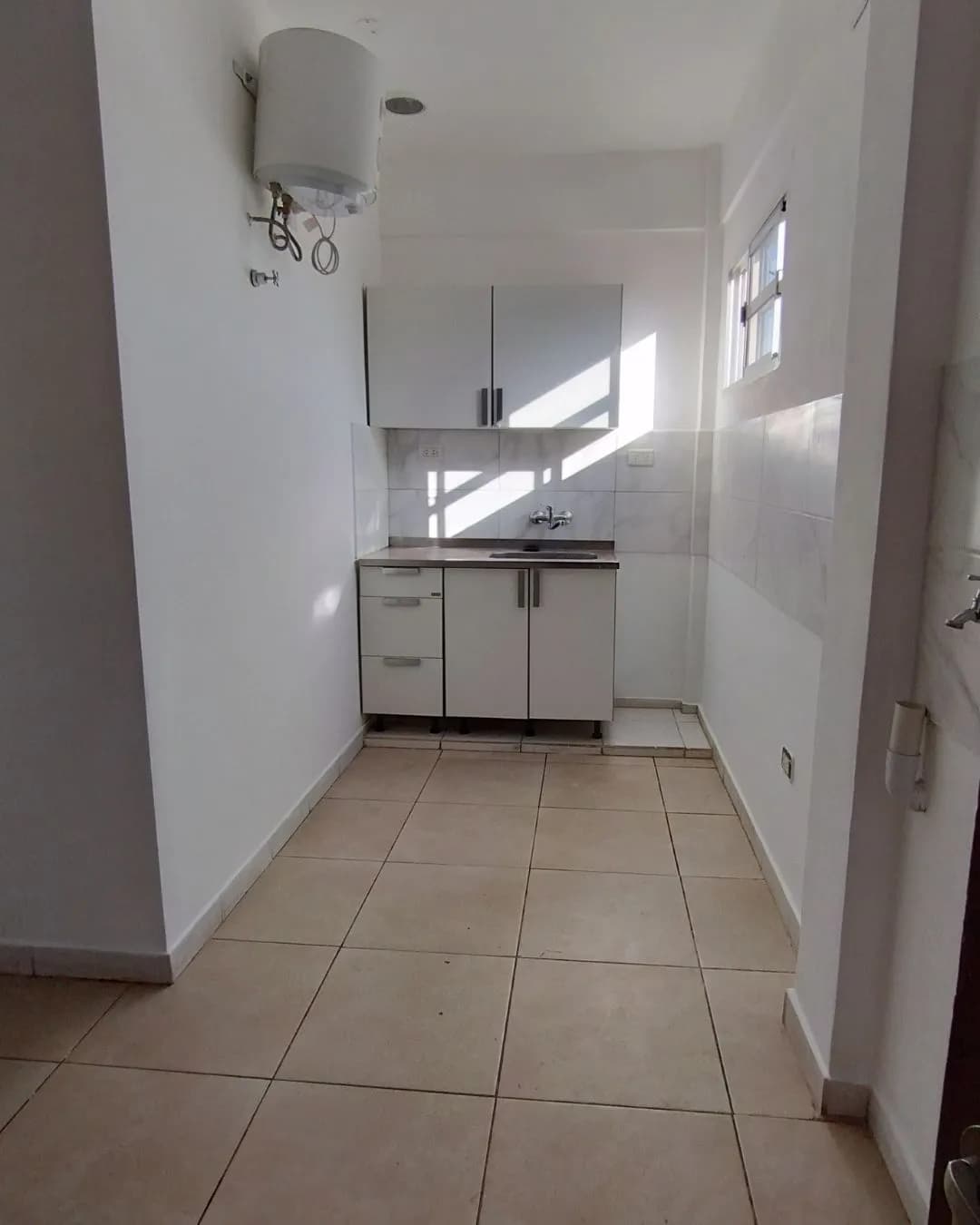 Alquila Departamento sobre Av. Roque Perez casi Av. Roca 1 Dormitorios.