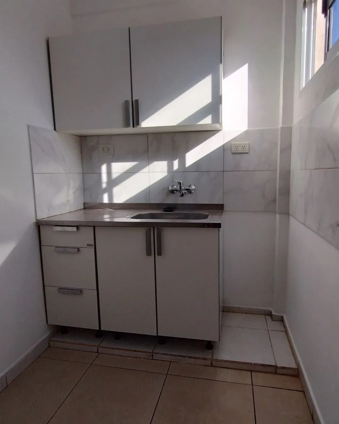 Alquila Departamento sobre Av. Roque Perez casi Av. Roca 1 Dormitorios.