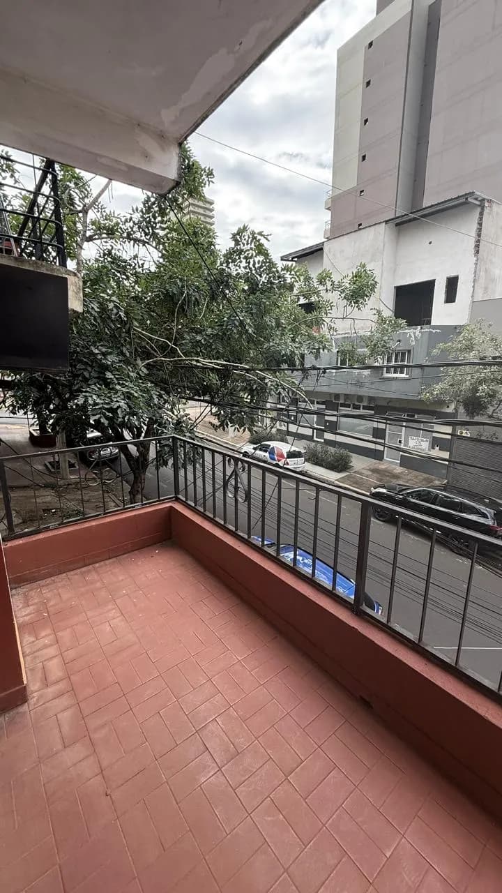 Alquila Oficina en  Z/ 3 de Febrero entre Belgrano y Sta Fe.