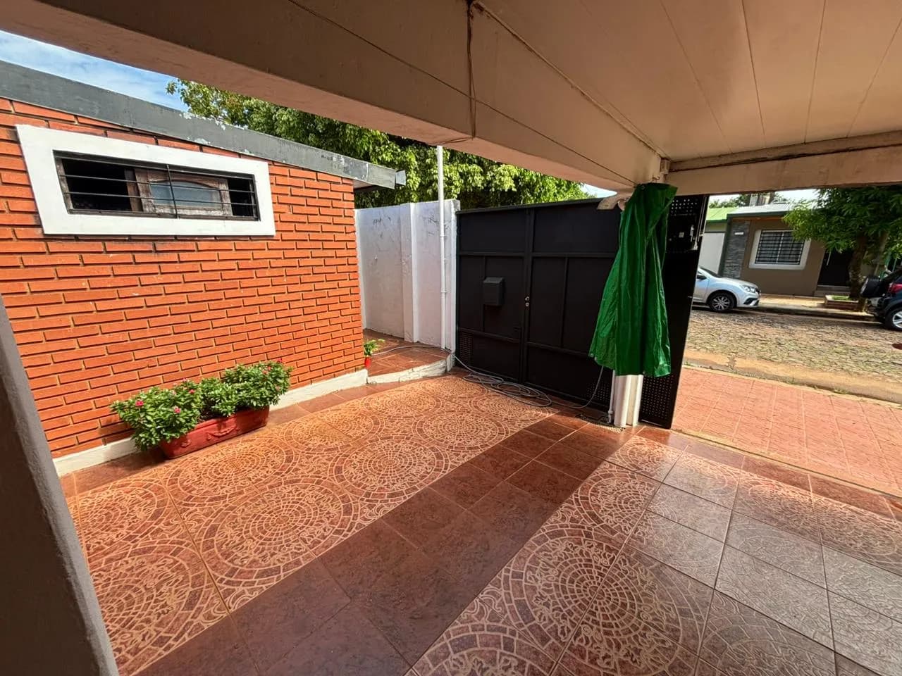Vende Casa en Bº judicial Posadas con  3 dormitorios.