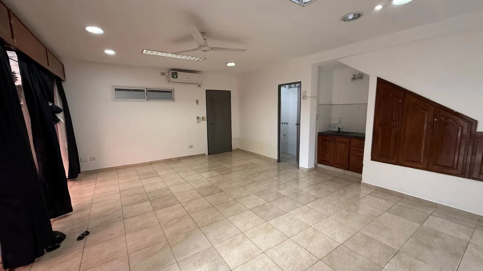 Alquila Local en  Z/ Sta Catalina y Centenario con 30m2 Aprox