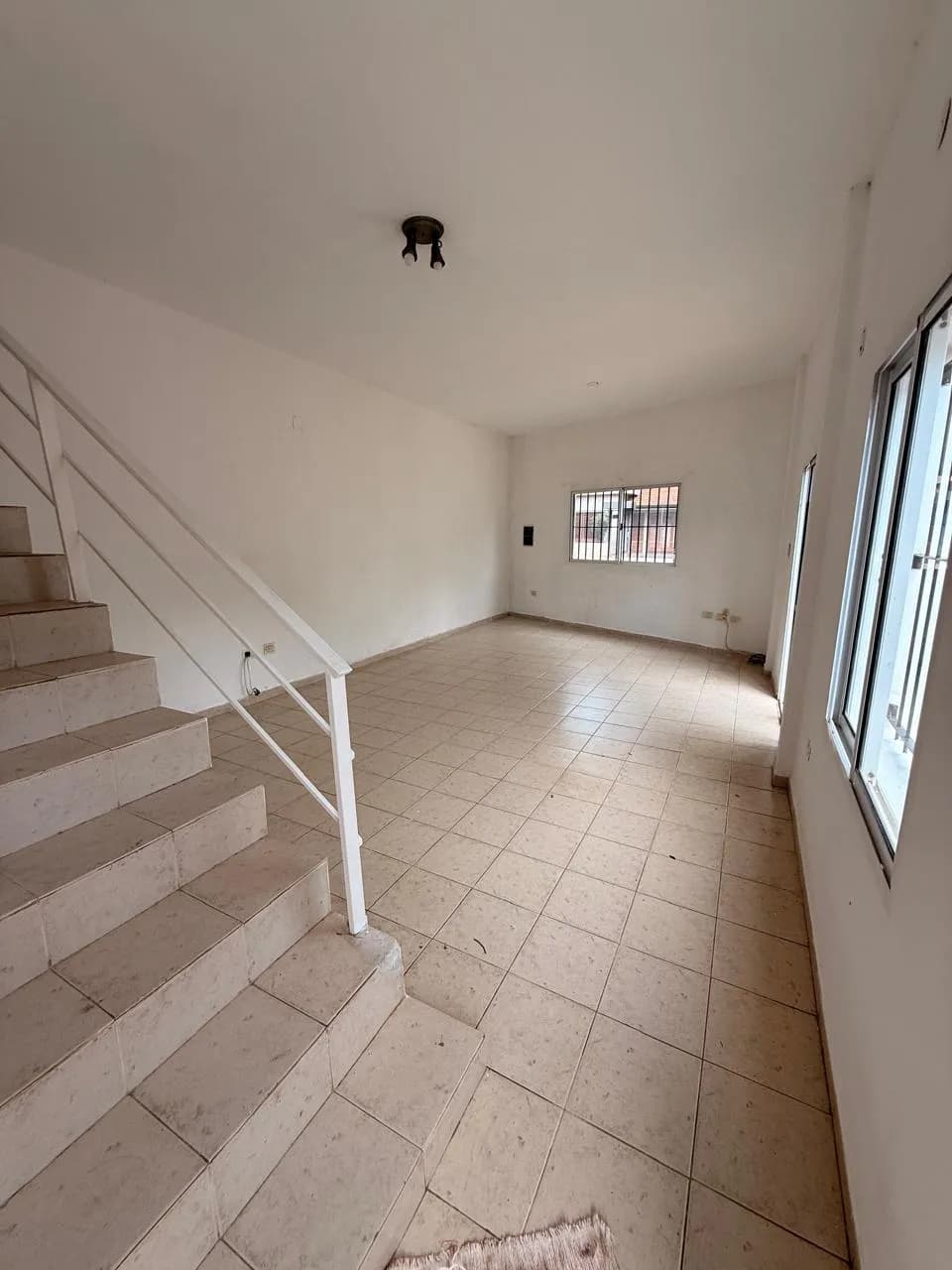 Alquila Duplex de 3 dormitorios en Bº Aguacates