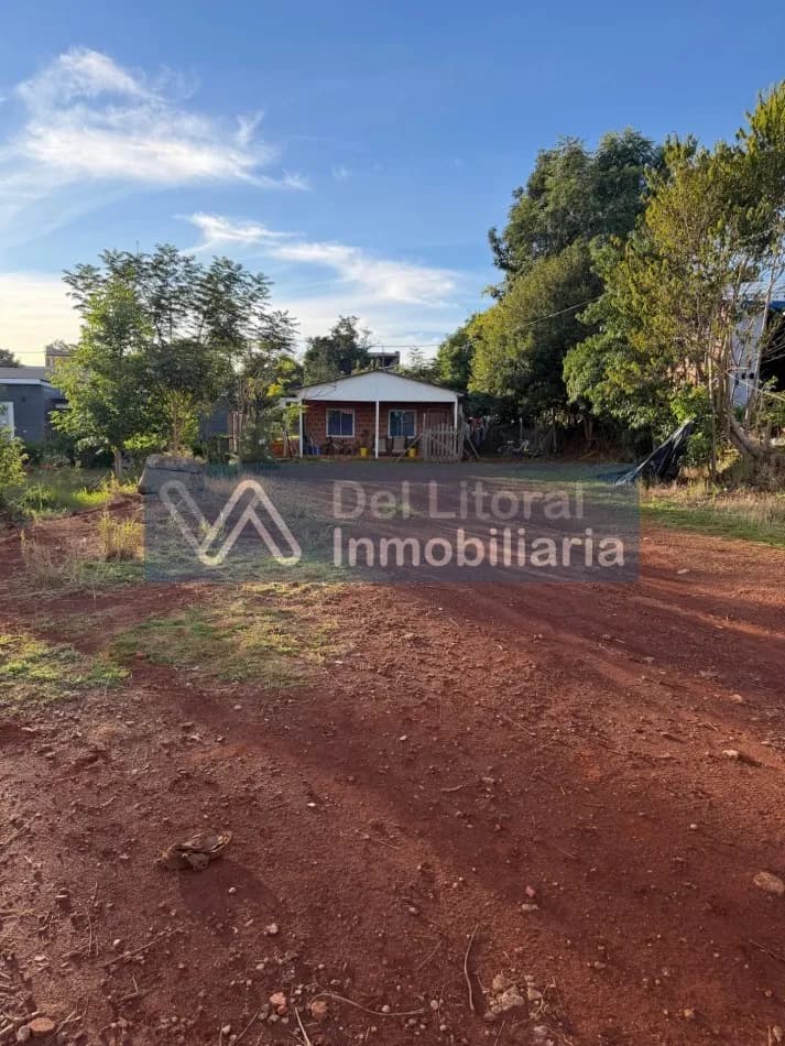EN ALQUILER CASA- A 1/2 CUADRA DE RUTA 13 Y 2 CUADRAS DE AV. LIBERTADOR