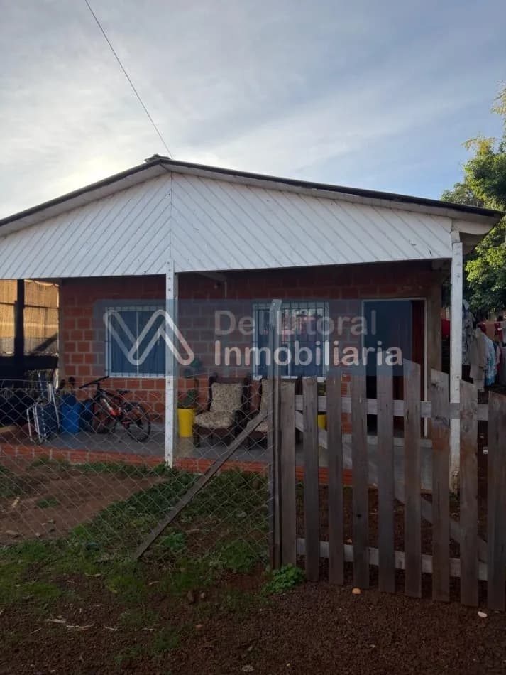 EN ALQUILER CASA- A 1/2 CUADRA DE RUTA 13 Y 2 CUADRAS DE AV. LIBERTADOR