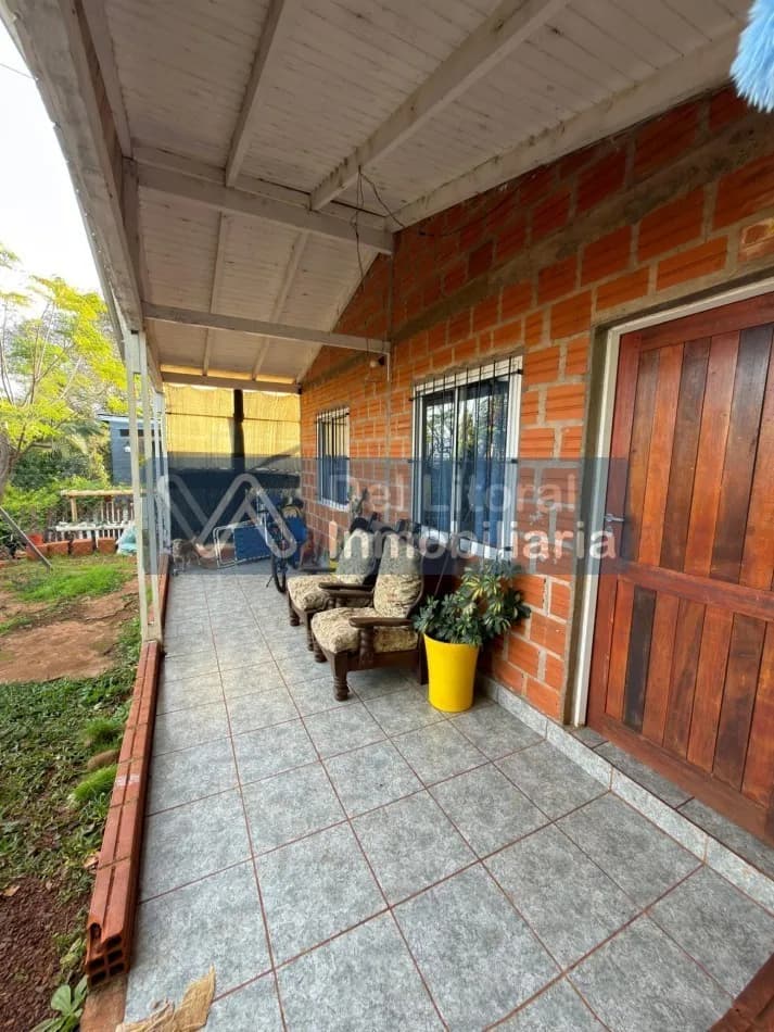EN ALQUILER CASA- A 1/2 CUADRA DE RUTA 13 Y 2 CUADRAS DE AV. LIBERTADOR