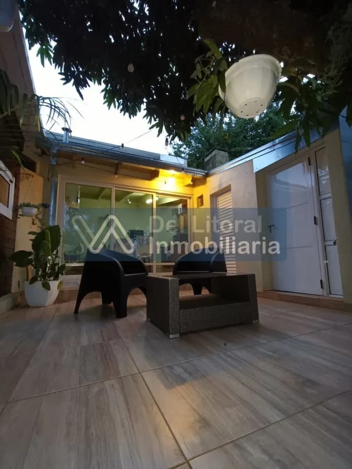 CASA CON PILETA + 3 LOCALES- VIVIR Y GENERAR INGRESOS EN SAN VICENTE