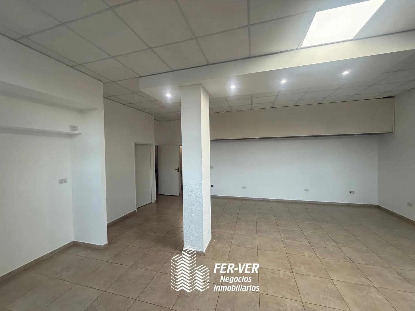 Local comercial en alquiler en esquina Av. Lavalle y Bosetti