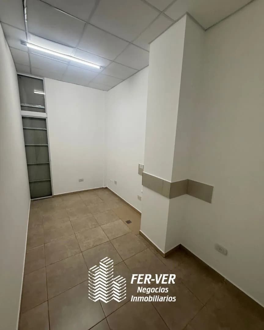 Local comercial en alquiler en esquina Av. Lavalle y Bosetti
