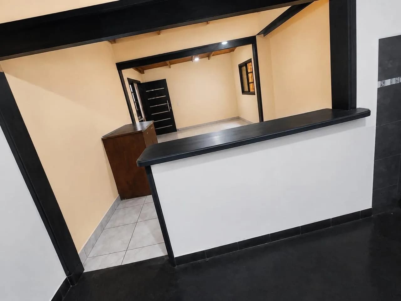 Cocina integrada con barra desayunadora